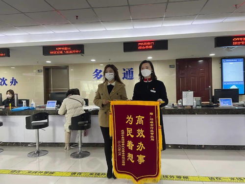 三比一提升 政務服務有溫度，企業點贊贈錦旗，網絡預約出租汽車經營服務優化升級